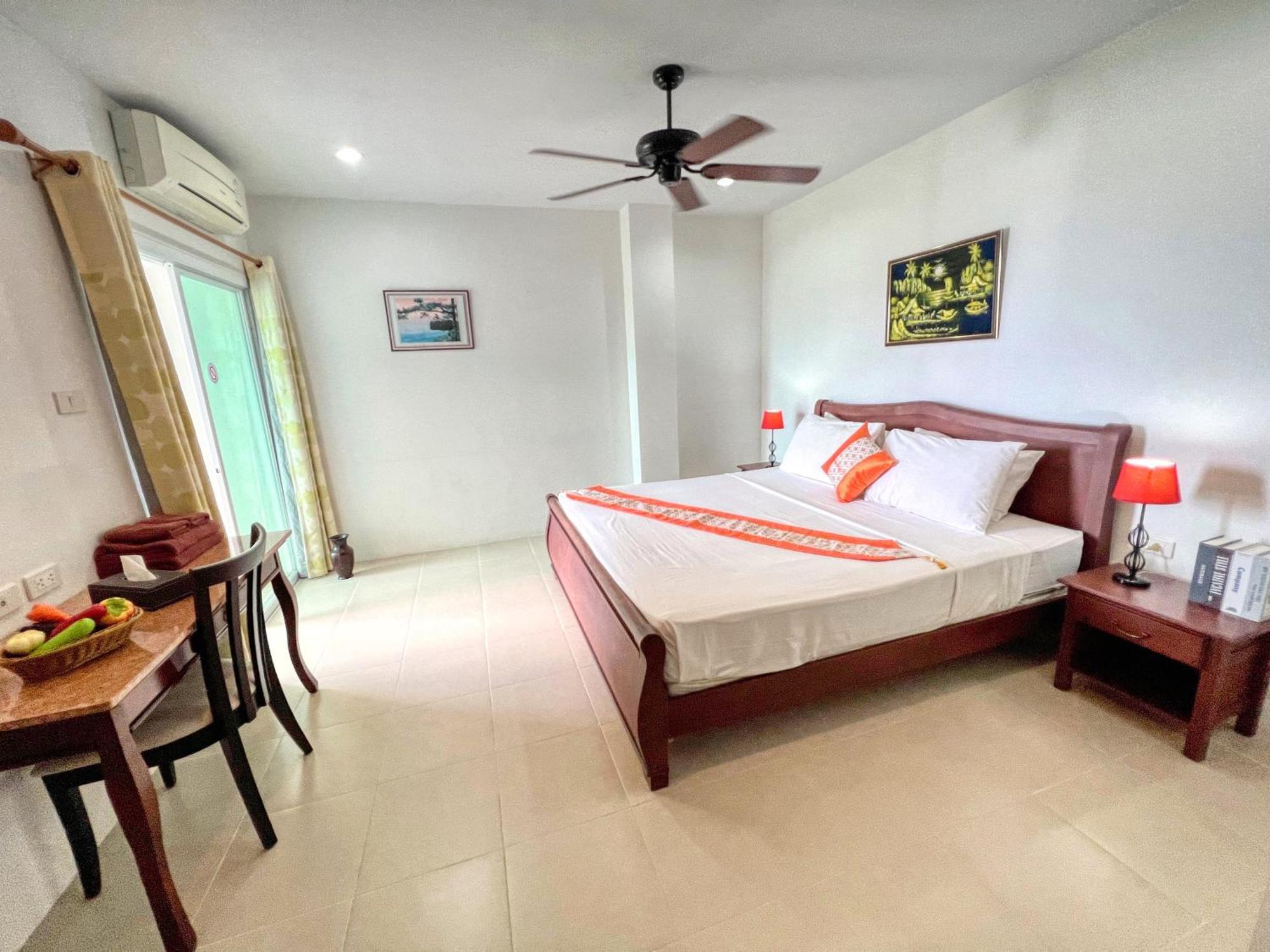 Sr Sea View Apartments Patong Room photo